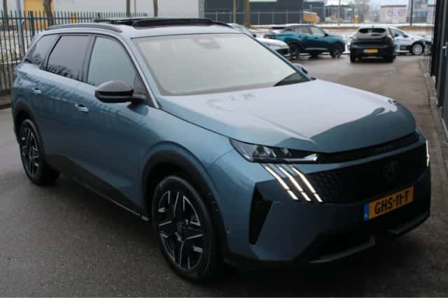 Peugeot 5008 (2024) thumbnail 8