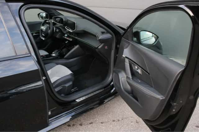 Peugeot 208 (2021) thumbnail 8