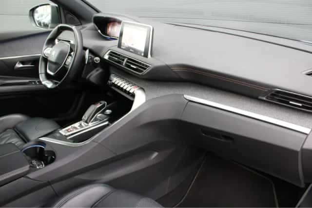 Peugeot 5008 (2021) thumbnail 3