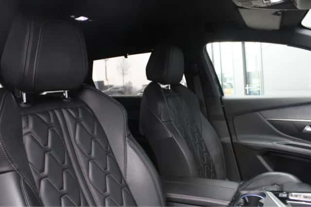 Peugeot 5008 (2021) thumbnail 4