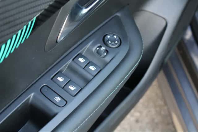 Peugeot 208 (2021) thumbnail 11