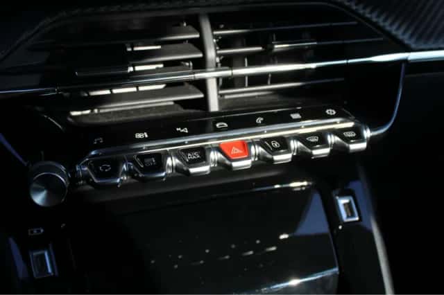 Peugeot 208 (2021) thumbnail 20