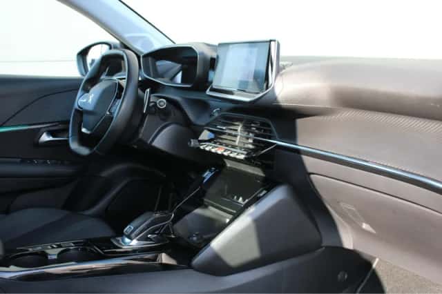 Peugeot 208 (2021) thumbnail 3
