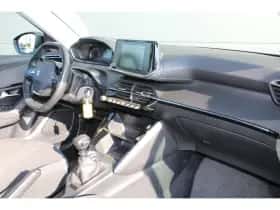 Peugeot 2008 (2020) thumbnail 3