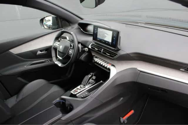 Peugeot 3008 (2022) thumbnail 3