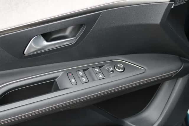 Peugeot 3008 (2022) thumbnail 25