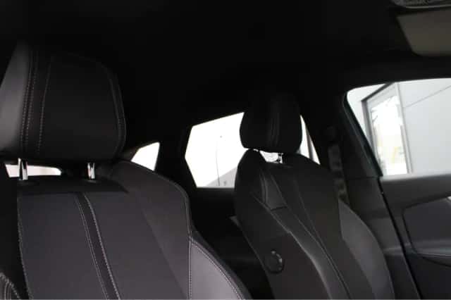 Peugeot 3008 (2022) thumbnail 4