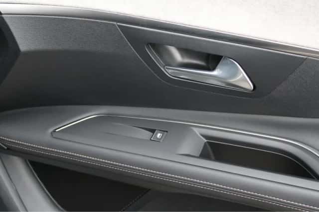 Peugeot 3008 (2022) thumbnail 6
