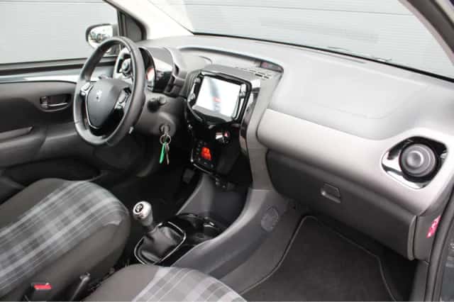 Peugeot 108 (2020) thumbnail 3