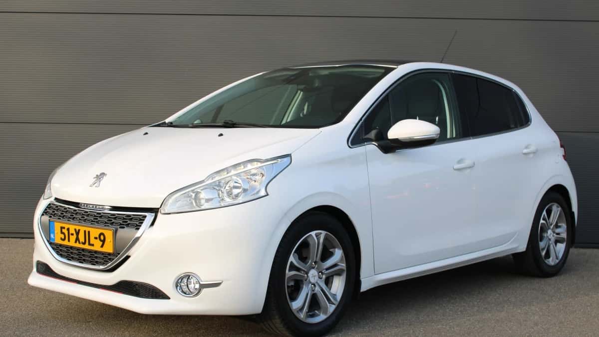 Peugeot 208 (2012) — foto 1