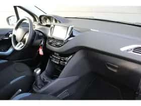 Peugeot 208 (2012) thumbnail 3