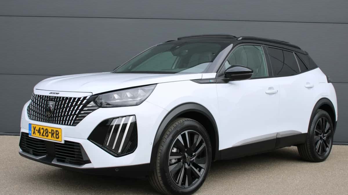 Peugeot e-2008 (2024) — foto 1