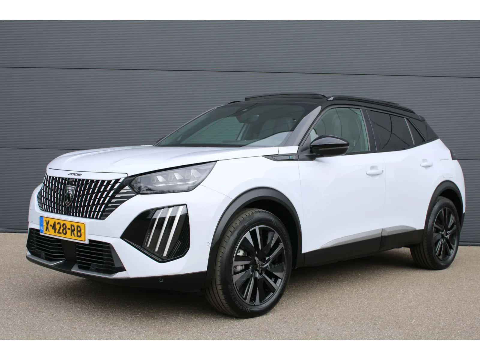 Peugeot e-2008 (2024) — foto 1