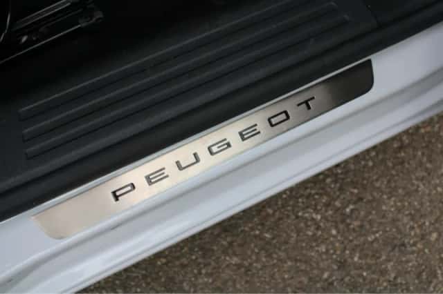 Peugeot e-2008 (2024) thumbnail 11