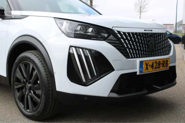 Peugeot e-2008 (2024) thumbnail 7