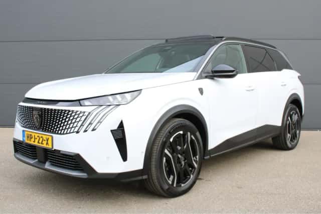 Peugeot 5008 (2025) thumbnail 1