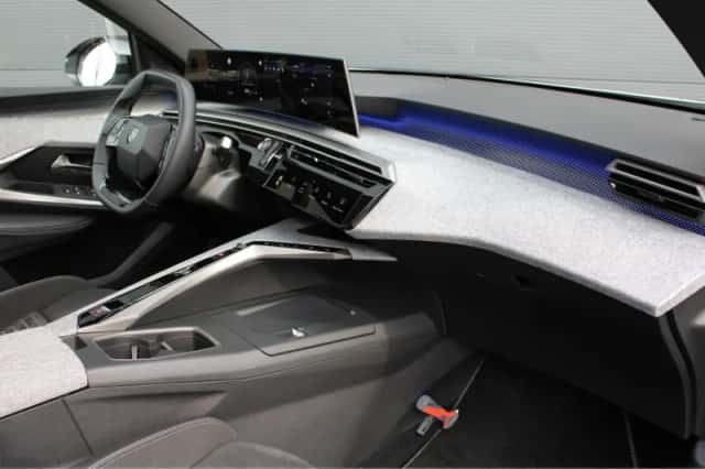 Peugeot 5008 (2025) thumbnail 3