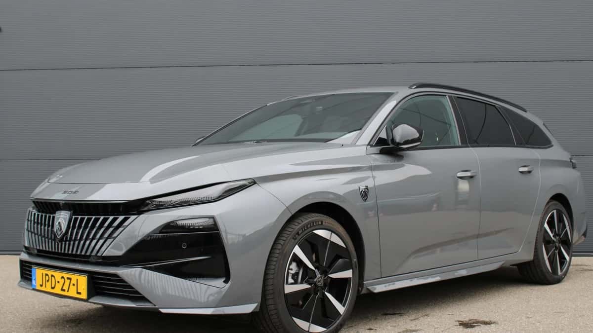 Peugeot e-308 (2025) — foto 1