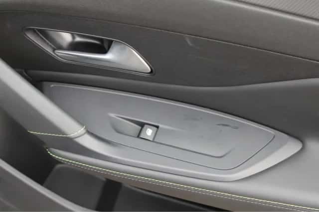 Peugeot e-308 (2025) thumbnail 6