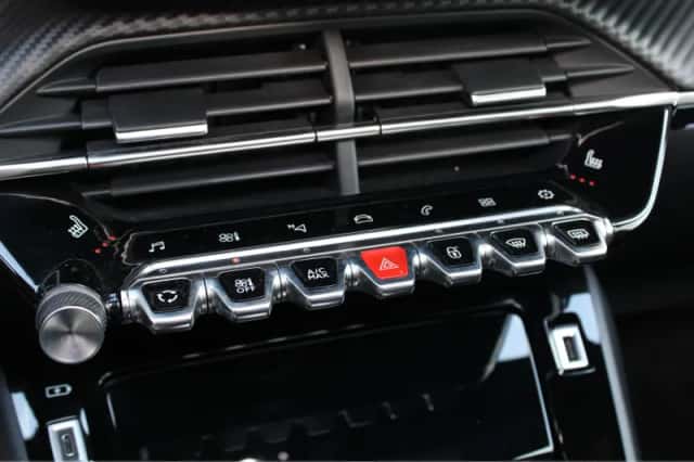 Peugeot 2008 (2022) thumbnail 21