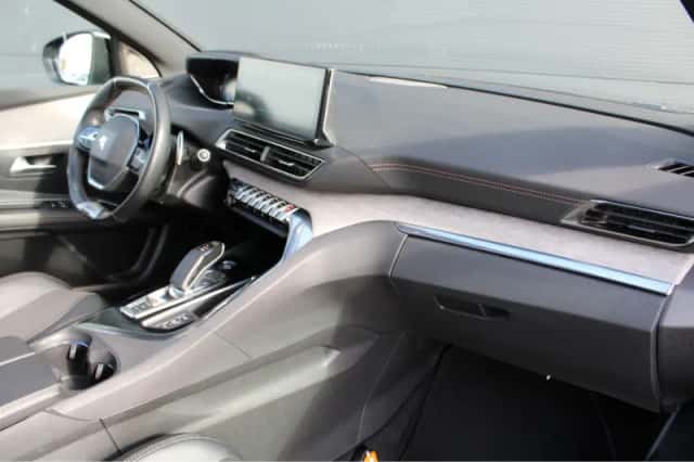 Peugeot 3008 (2022) thumbnail 3