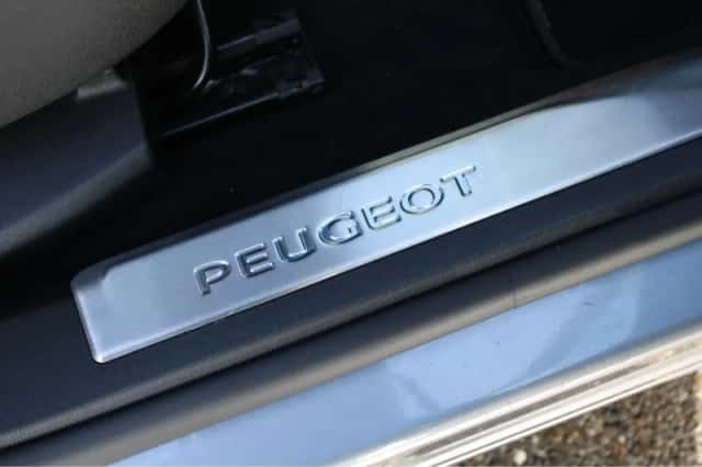 Peugeot 3008 (2022) thumbnail 6