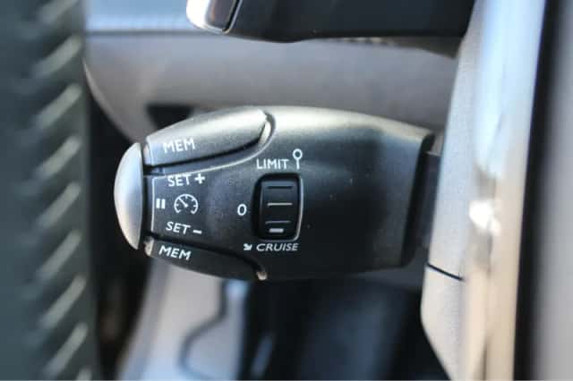 Peugeot 2008 (2023) thumbnail 17