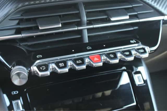 Peugeot 2008 (2023) thumbnail 20