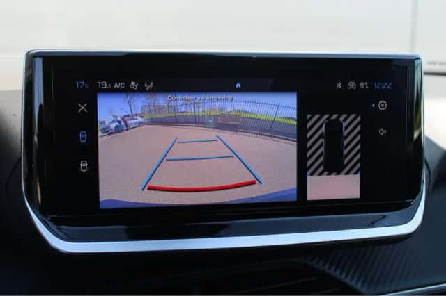 Peugeot 2008 (2023) thumbnail 21