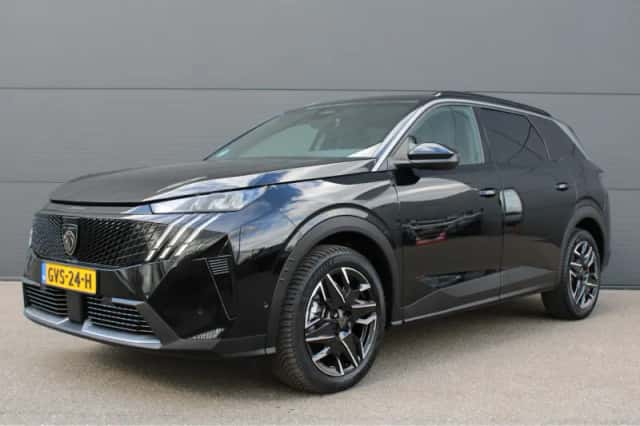 Peugeot 5008 (2025) thumbnail 1