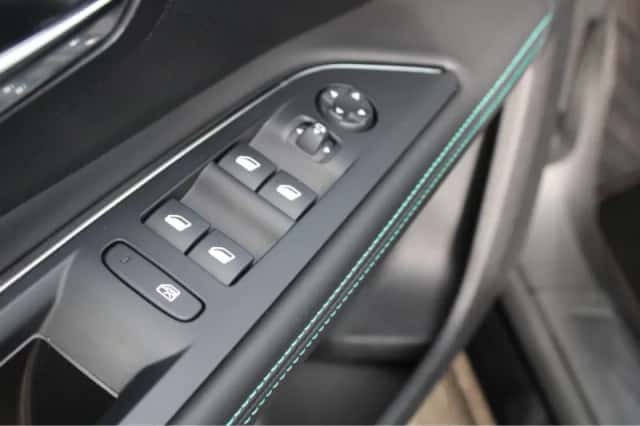 Peugeot 5008 (2023) thumbnail 13