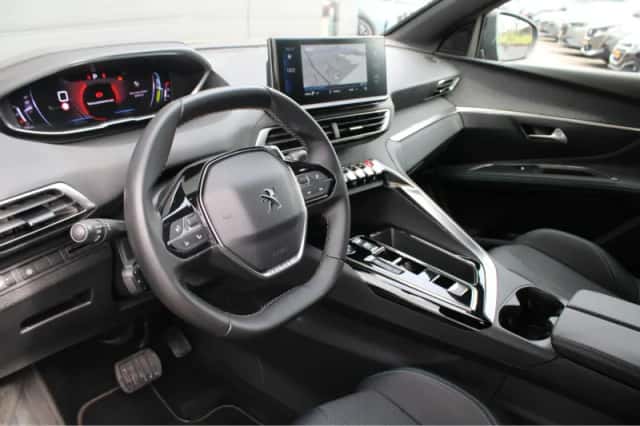 Peugeot 5008 (2023) thumbnail 16