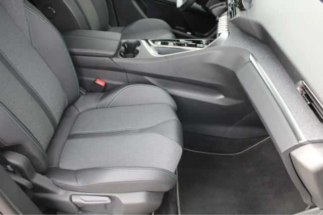 Peugeot 5008 (2023) thumbnail 4