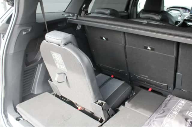 Peugeot 5008 (2023) thumbnail 8