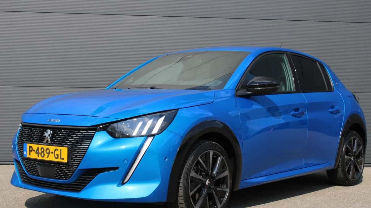 Peugeot 208 (2022) — foto 1