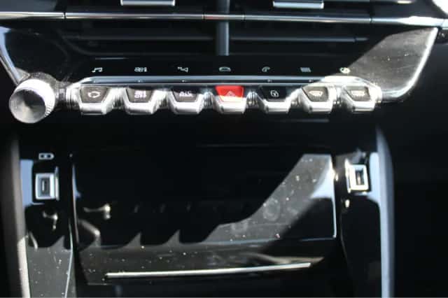 Peugeot 208 (2021) thumbnail 31