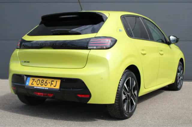 Peugeot e-208 (2024) thumbnail 2