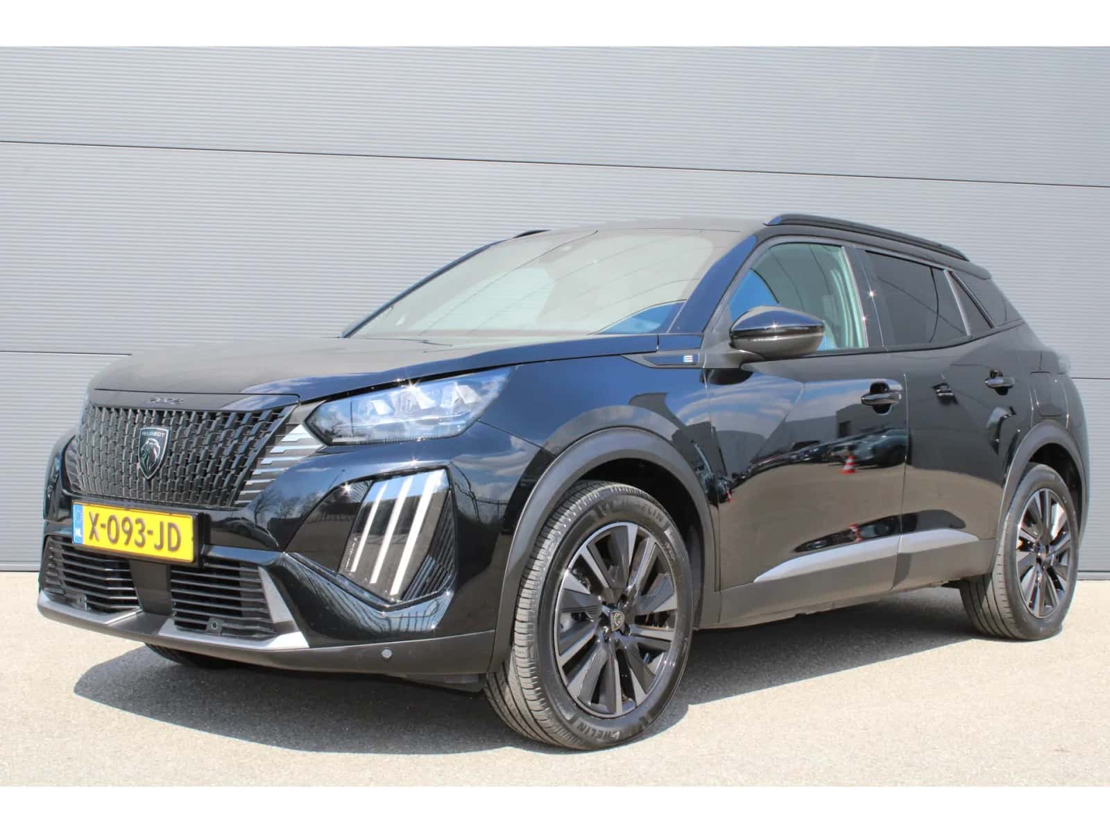 Peugeot e-2008 (2023) — foto 1