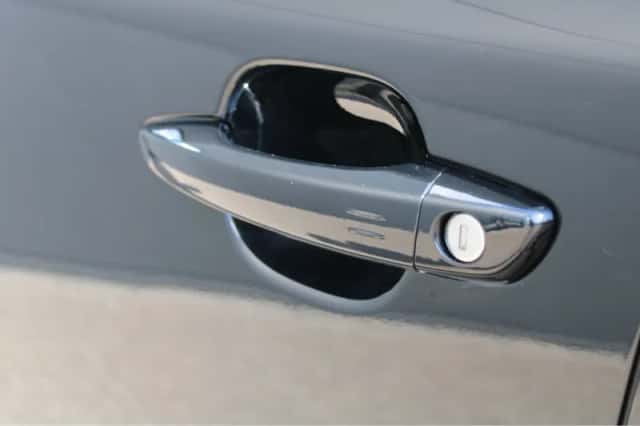 Peugeot e-2008 (2023) thumbnail 16