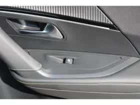 Peugeot e-2008 (2023) thumbnail 6