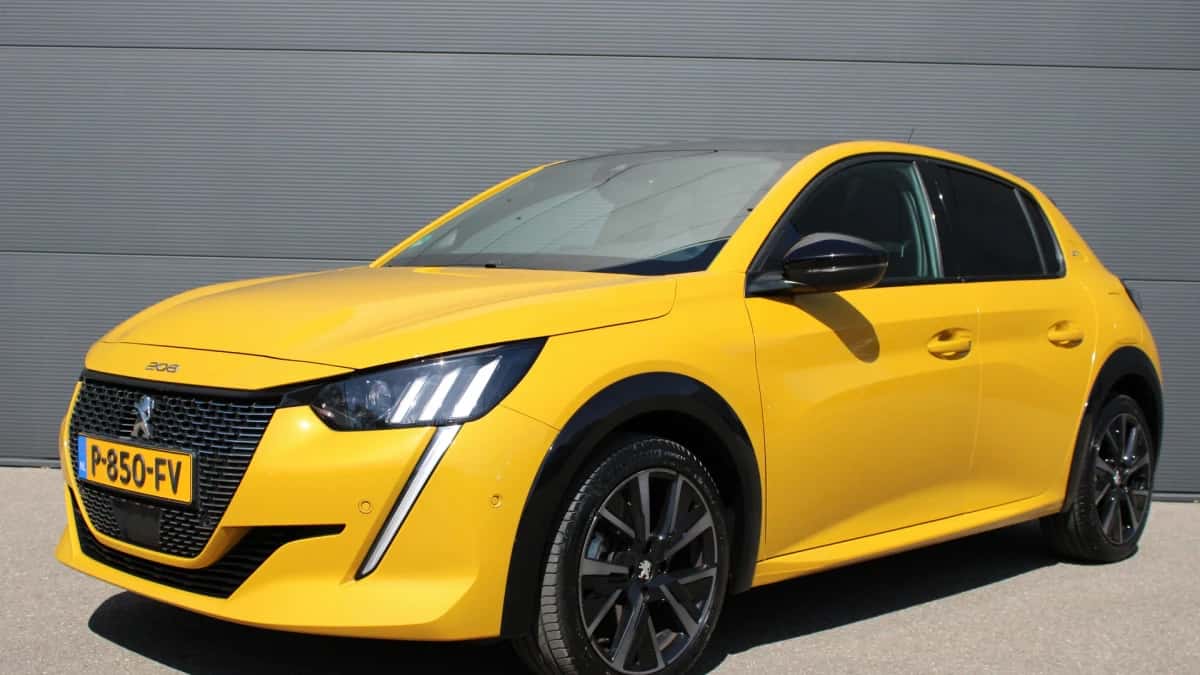 Peugeot 208 (2022) — foto 1