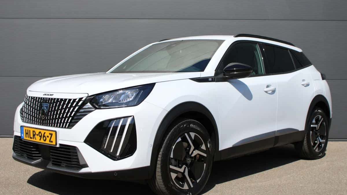 Peugeot e-2008 (2025) — foto 1
