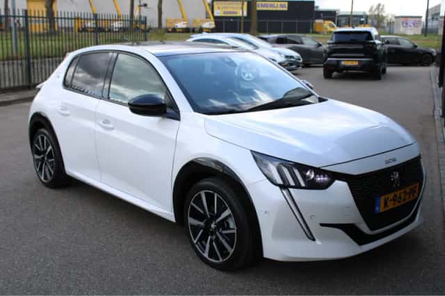 Peugeot 208 (2021) thumbnail 8