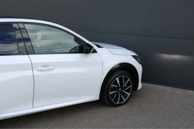 Peugeot 208 (2021) thumbnail 9