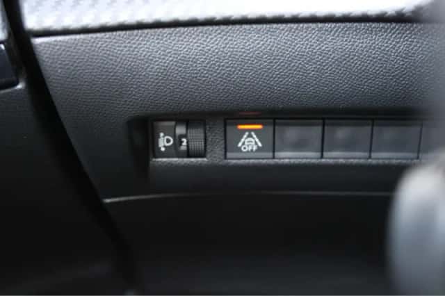 Peugeot 2008 (2021) thumbnail 16