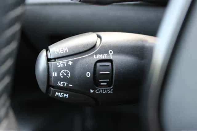 Peugeot 2008 (2021) thumbnail 17