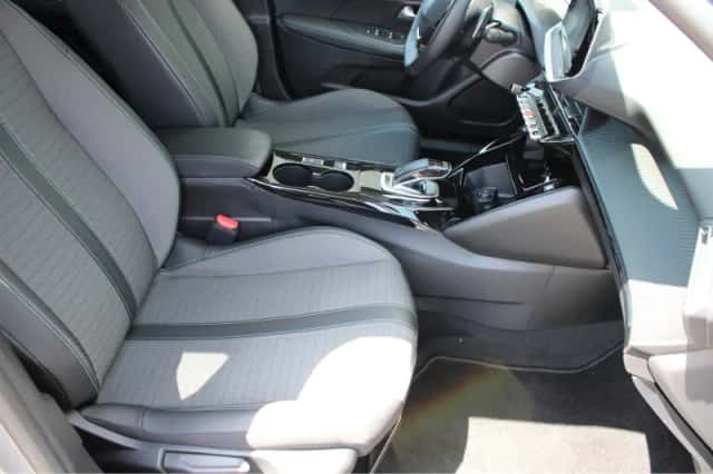 Peugeot 2008 (2021) thumbnail 5