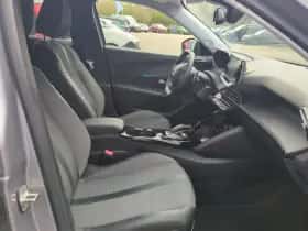 Peugeot 2008 (2021) thumbnail 8