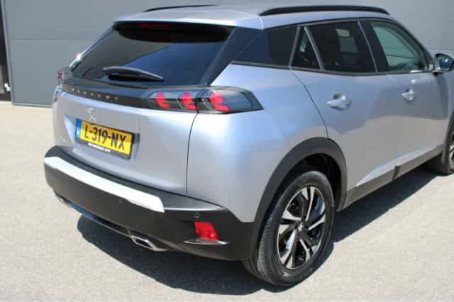 Peugeot 2008 (2021) thumbnail 9