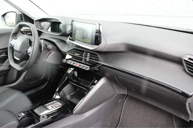 Peugeot 2008 (2022) thumbnail 3